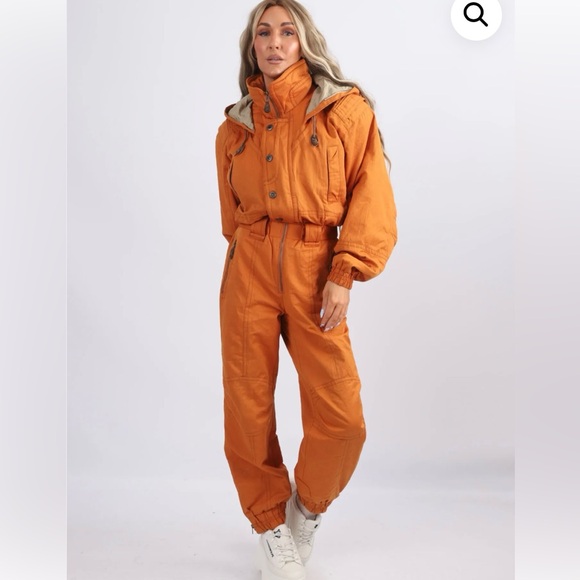 90’s Vintage Courmayeur Ski Suit (Medium, fits like a US 6) - Picture 3 of 9